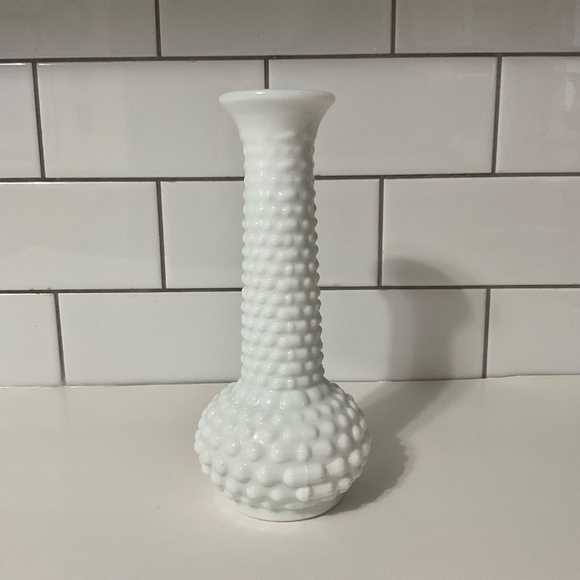 VTG White Milk Glass Hobnail Bud Vase 1960's - Picture 2 of 5
